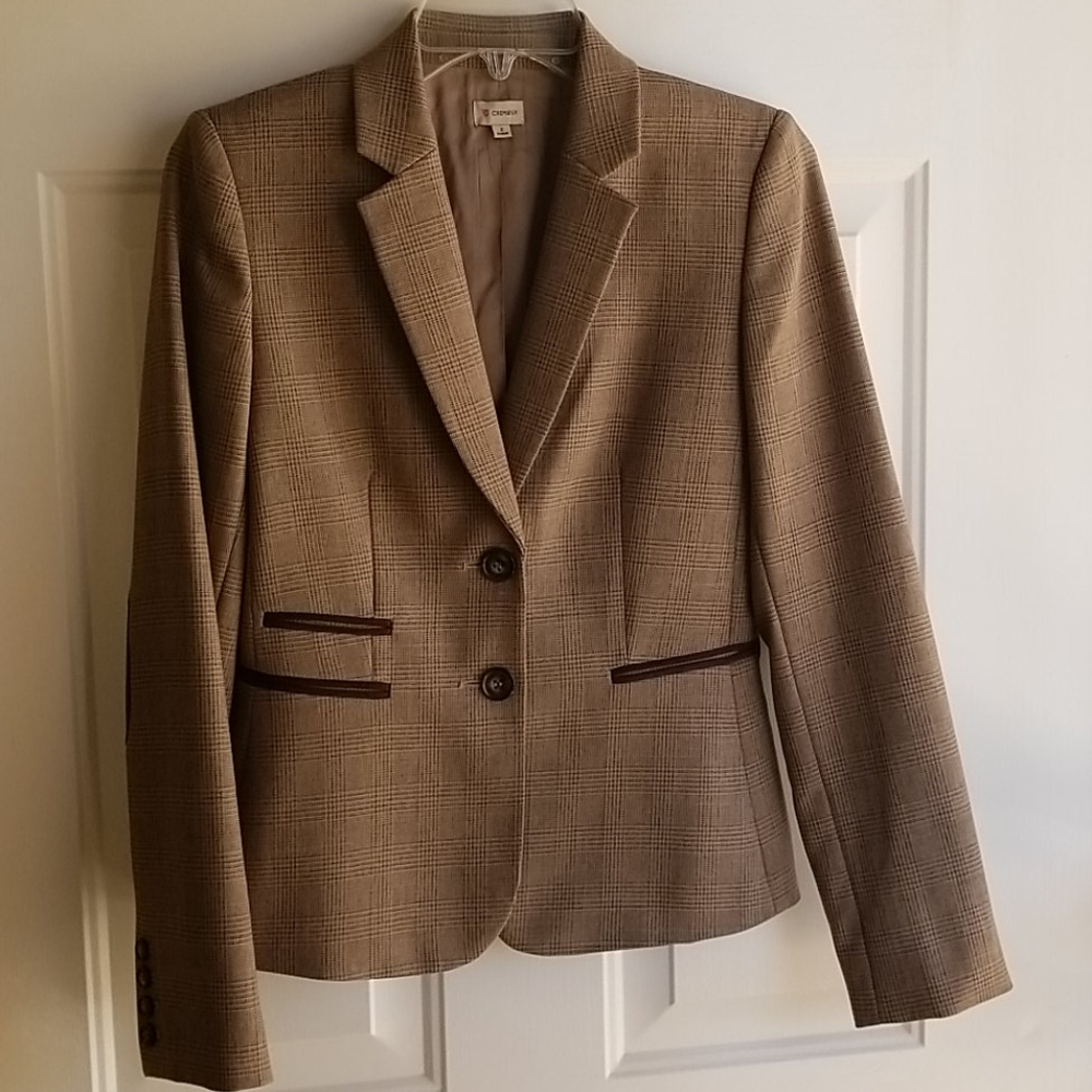 Brown blazer with cute English riding style look.